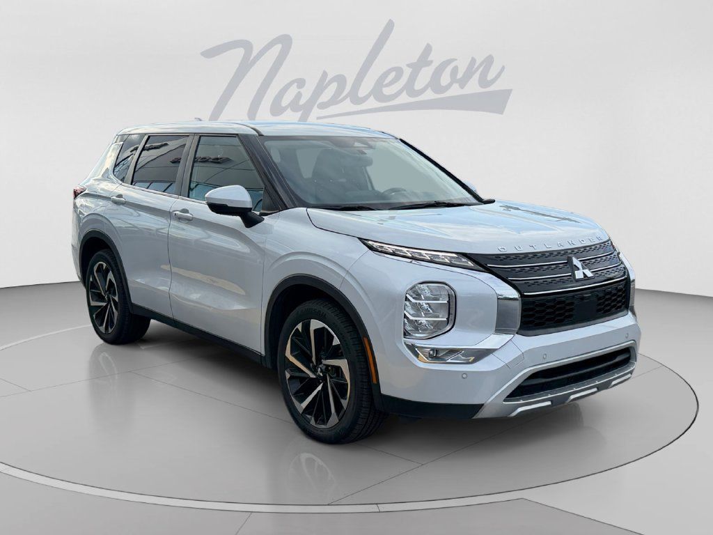 Used 2023 Mitsubishi Outlander SE FWD image 8