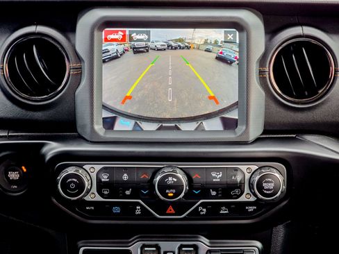 Used 2022 Jeep Wrangler Unlimited Sahara image 42