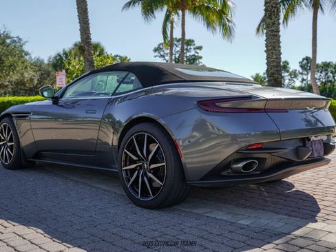 Used 2020 Aston Martin DB11 Volante image 18