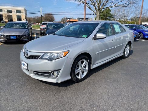 Used 2014 Toyota Camry SE image 6