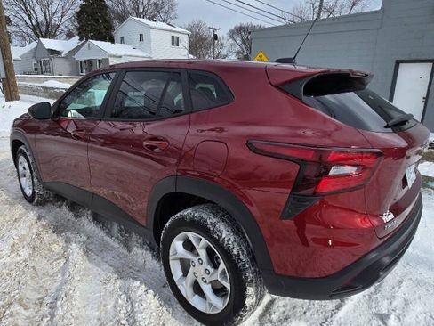 Used 2024 Chevrolet Trax LS w/ LS Convenience Package FWD image 6