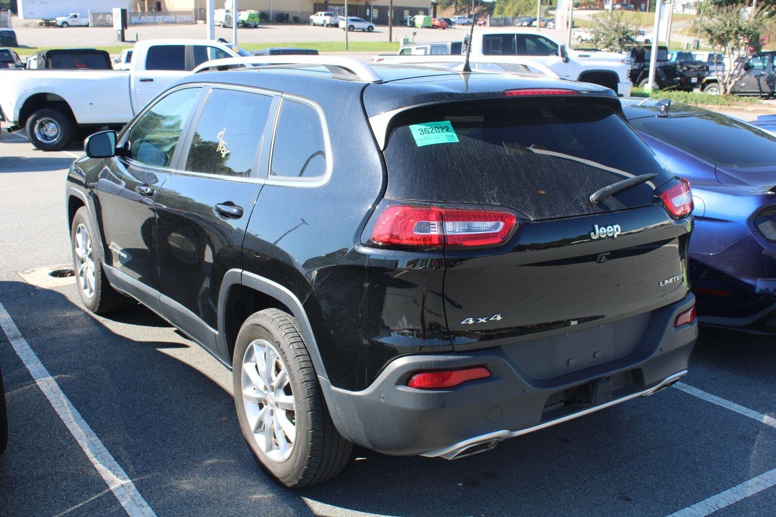 Used 2017 Jeep Cherokee Limited w/ Technology Group AWD/4WD image 6