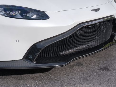 Used 2021 Aston Martin V8 Vantage Coupe image 20