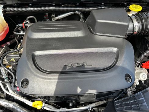 Used 2022 Chrysler Voyager LX FWD image 12