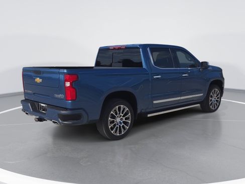Used 2024 Chevrolet Silverado 1500 High Country w/ High Country Premium Package AWD/4WD image 3