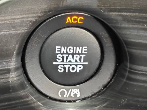 Used 2019 Jeep Grand Cherokee Altitude AWD/4WD image 11