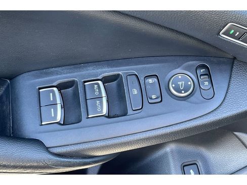 Used 2018 Honda Accord Touring image 12