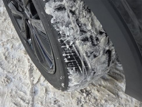 Used 2023 Chevrolet Bolt EUV LT w/ Redline Edition image 10