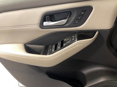 Used 2023 Nissan Rogue SL w/ SL Premium Package image 15