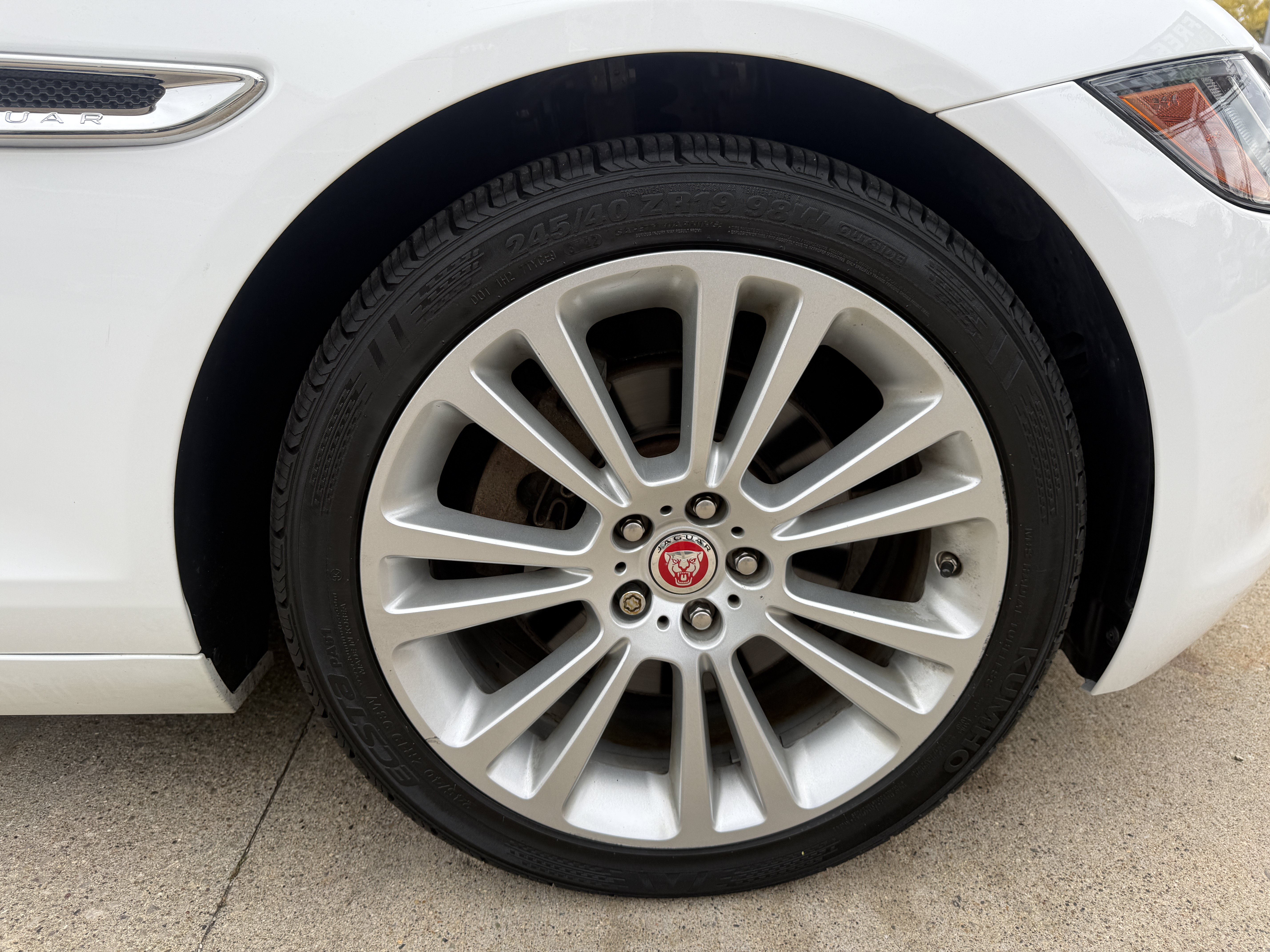 Used 2017 Jaguar XF Prestige AWD/4WD image 25
