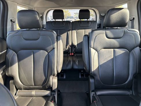 Used 2023 Jeep Grand Cherokee L Limited w/ Black Appearance Package image 32