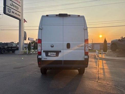 Used 2025 RAM ProMaster 2500 w/ Premium Convenience Group FWD image 8