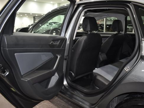 Used 2025 Volkswagen Jetta SE w/ Sunroof Package image 28