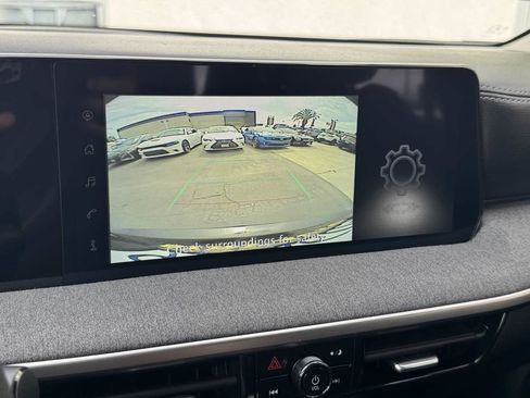 Used 2025 Nissan Kicks SV w/ Illumination Package FWD image 28