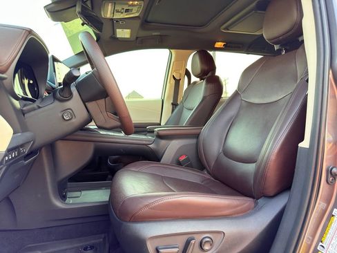Used 2022 Toyota Sienna Platinum FWD image 9