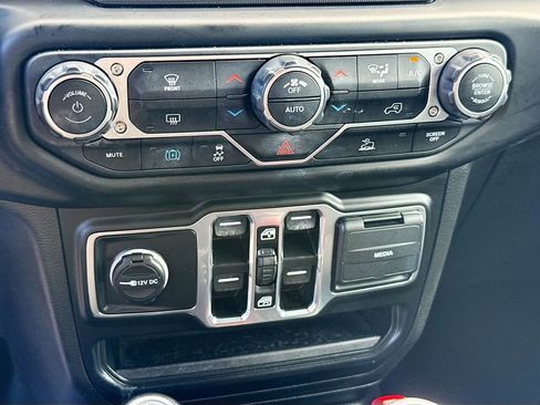 Used 2023 Jeep Wrangler Unlimited w/ Convenience Group image 17