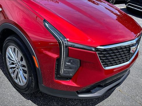 Used 2025 Cadillac XT4 Premium Luxury FWD image 32