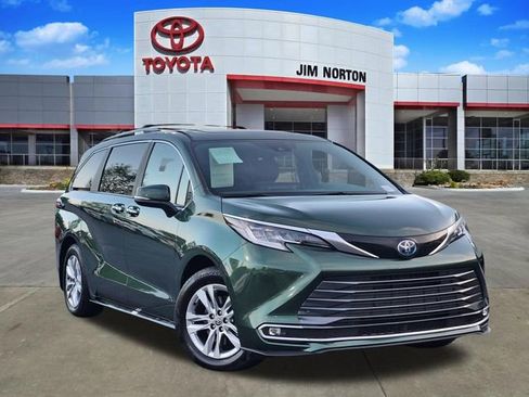 Used 2025 Toyota Sienna Limited AWD/4WD image 1