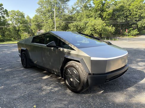 Used 2024 Tesla Cybertruck AWD Crew Cab image 3