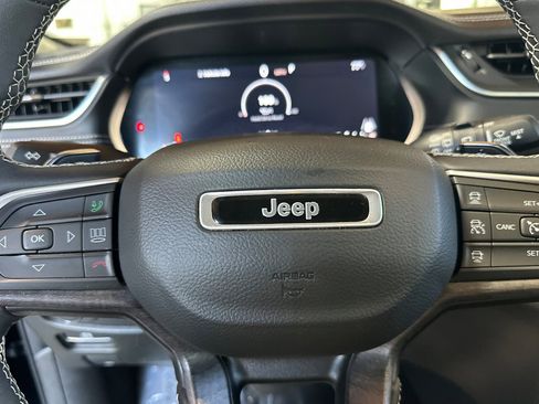 Used 2023 Jeep Grand Cherokee Limited w/ Trailer Tow Prep Group (B) AWD/4WD image 14