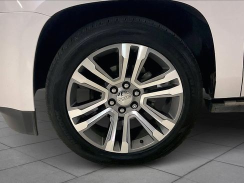 Used 2019 GMC Yukon Denali w/ Denali Ultimate Package image 10