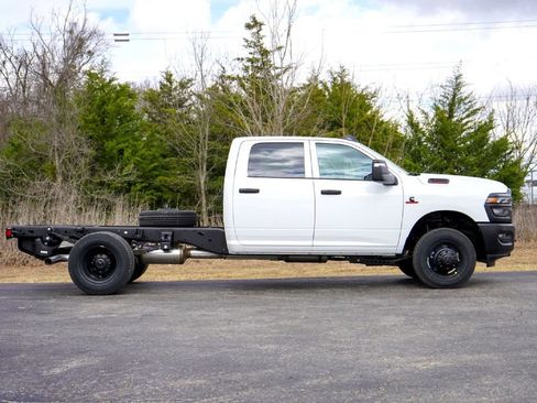 New 2026 RAM 3500 Tradesman AWD/4WD image 4