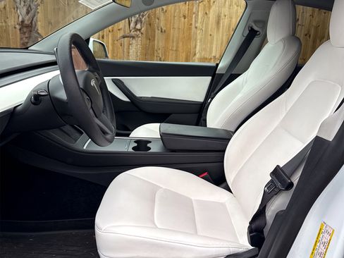 Used 2021 Tesla Model Y Long Range image 23