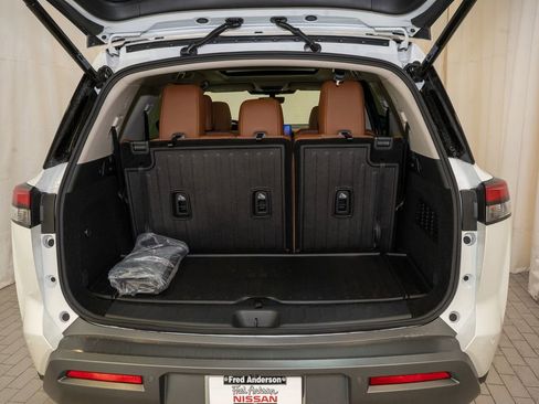 New 2026 Nissan Pathfinder Platinum image 6