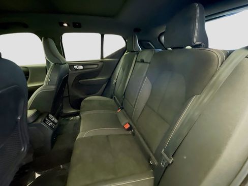 Used 2022 Volvo XC40 P8 Recharge Ultimate image 19