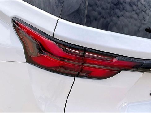 Used 2023 Chevrolet Traverse LT FWD image 30