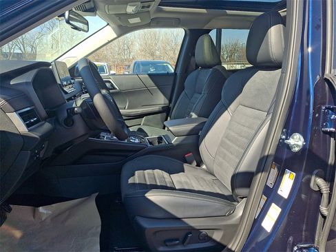 New 2025 Mitsubishi Outlander SE image 7