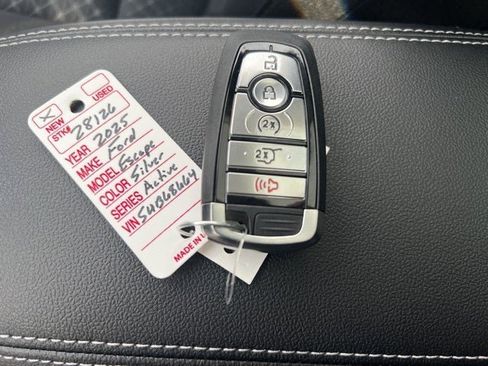 New 2025 Ford Escape Active w/ Active Premium Tech Pack image 28