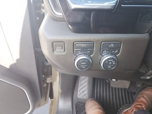 Used 2024 GMC Sierra 1500 Elevation image 17