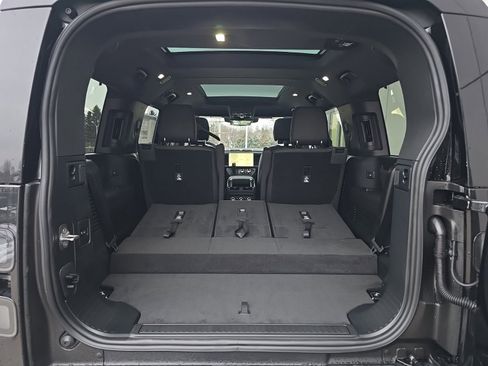 New 2026 Land Rover Defender 130 X-Dynamic SE image 27