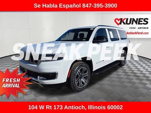 Used 2024 Jeep Wagoneer L Series II w/ Flexible Seating Group AWD/4WD image 3