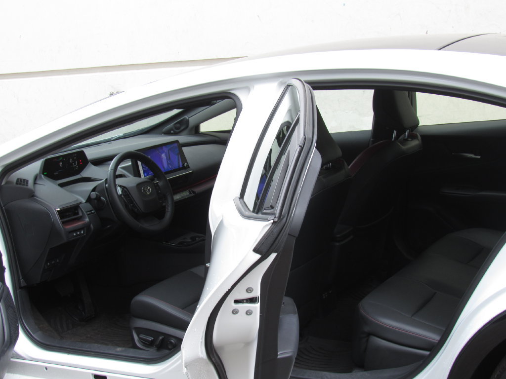 Certified 2026 Toyota Prius Plug-In Hybrid FWD image 14