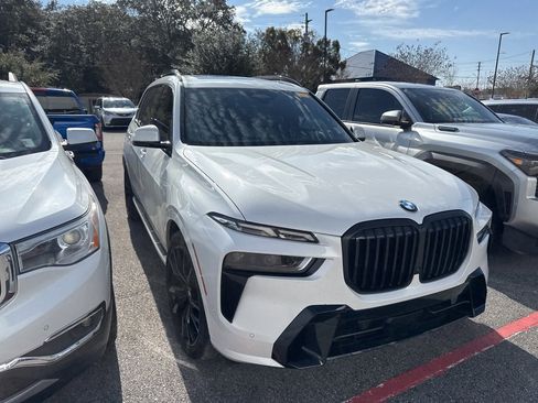 Used 2024 BMW X7 xDrive40i w/ M Sport Package image 3