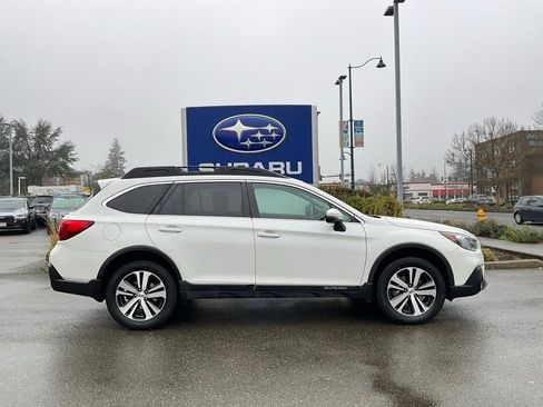 Used 2018 Subaru Outback 2.5i Limited image 9