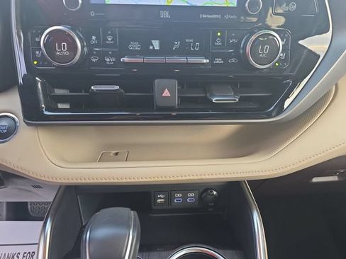 Used 2022 Toyota Highlander Limited AWD/4WD image 26