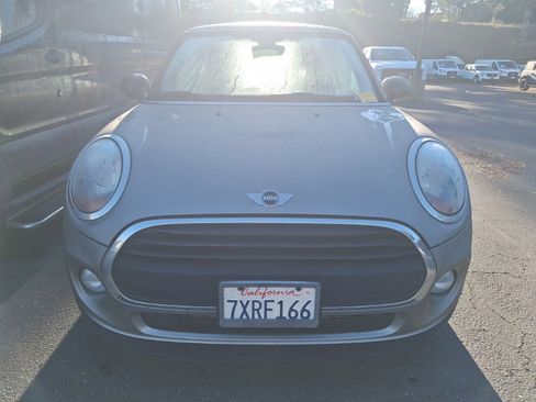 Used 2017 MINI Cooper 2-Door Hardtop image 2
