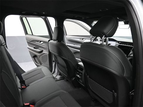 New 2025 Jeep Grand Cherokee Laredo image 21