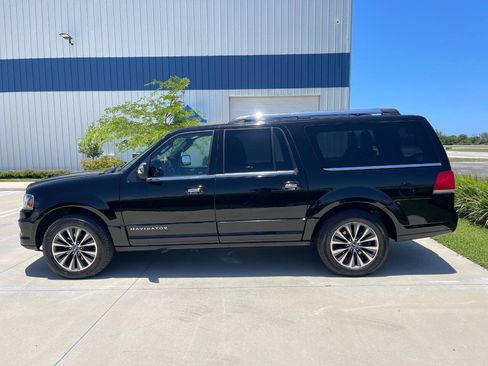 Used 2016 Lincoln Navigator L Select AWD/4WD image 4