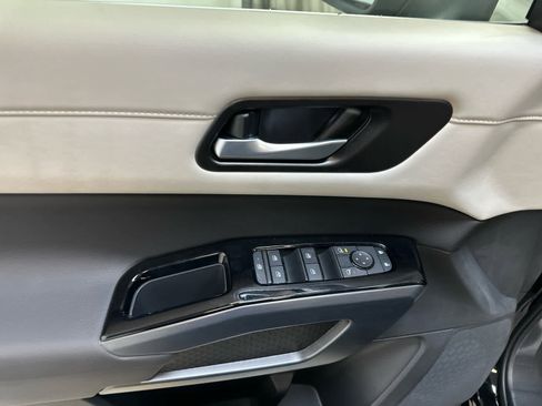 New 2025 Nissan Pathfinder SL image 11