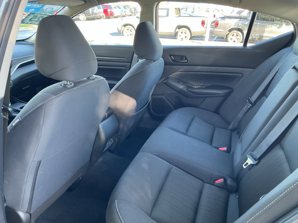 Used 2025 Nissan Altima 2.5 SV FWD image 30