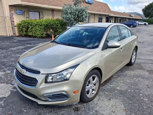 Used 2016 Chevrolet Cruze LT FWD image 2
