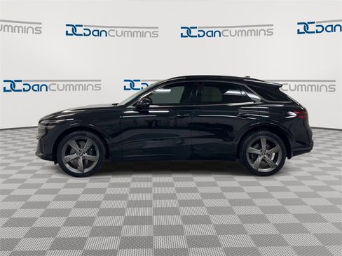 Used 2023 Genesis GV70 2.5T w/ Sport Prestige Package image 5