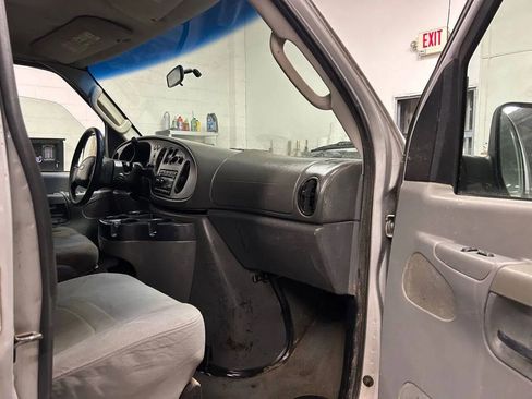 Used 2008 Ford E-350 and Econoline 350 XL RWD image 8