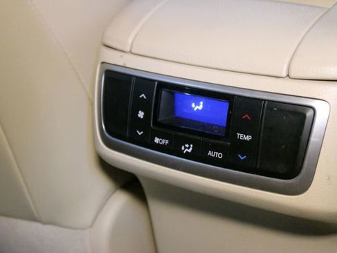 Used 2018 Toyota Highlander XLE AWD/4WD image 16