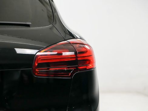Used 2016 Porsche Cayenne AWD/4WD image 12