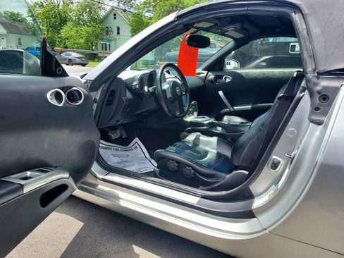 Used 2005 Nissan 350Z Touring RWD image 5